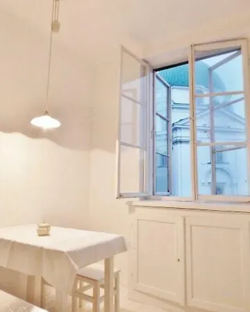 Philip's Romantic In Old Town Apartament *
